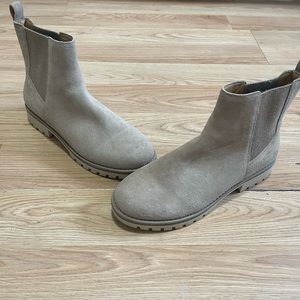 Chelsea boots